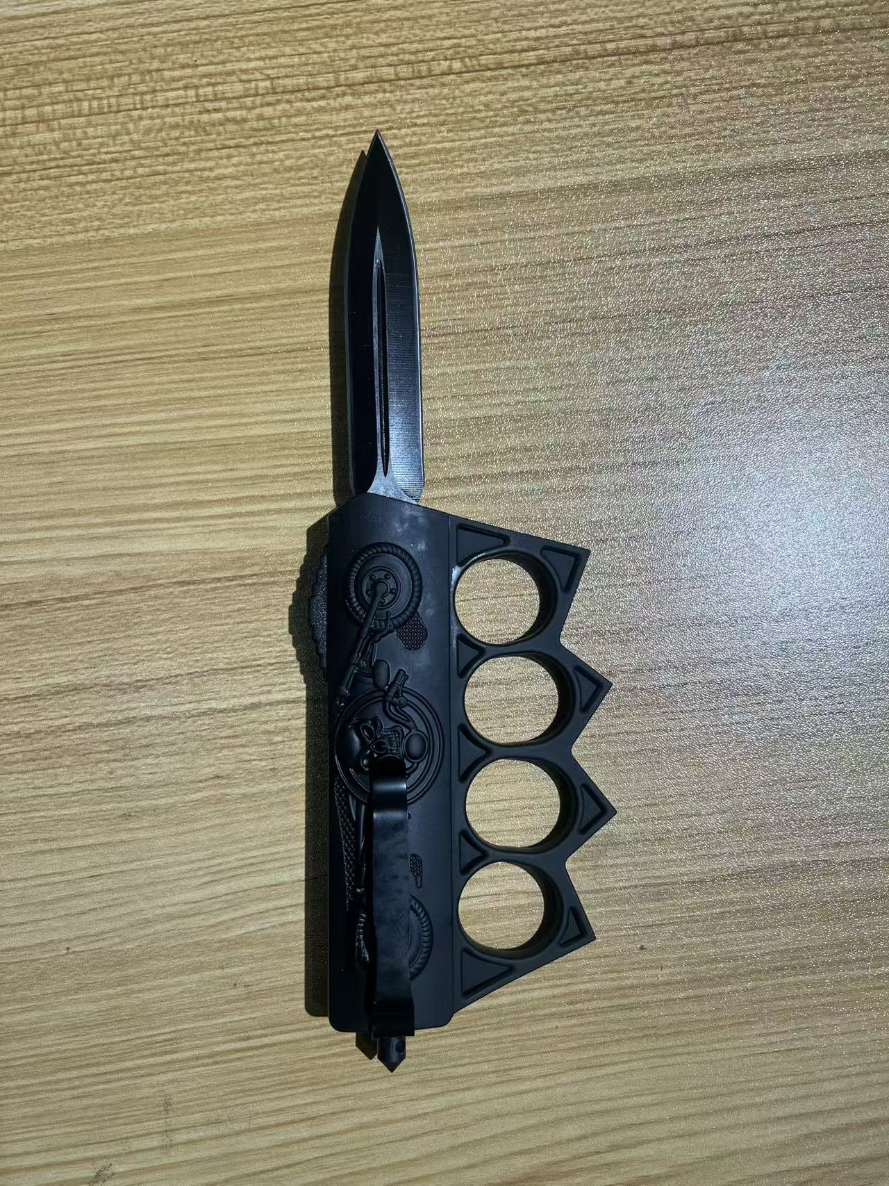 Automatic Knuckle Knife