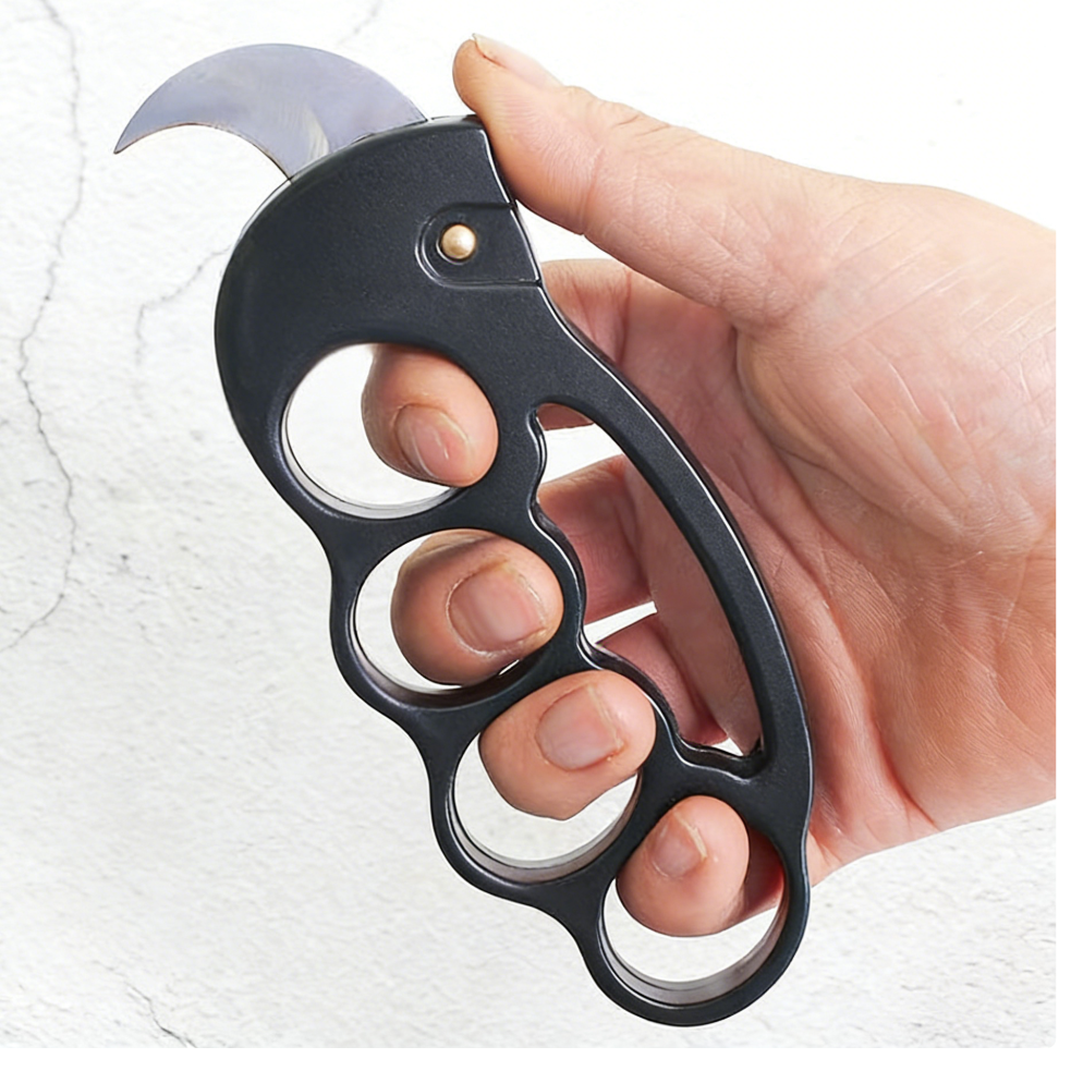 Knuckles with A Knife
